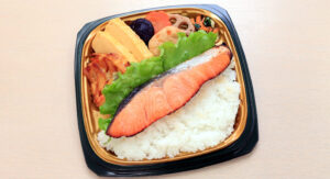 2025/4　魚が旨い！ まごころ弁当_銀鮭塩麹